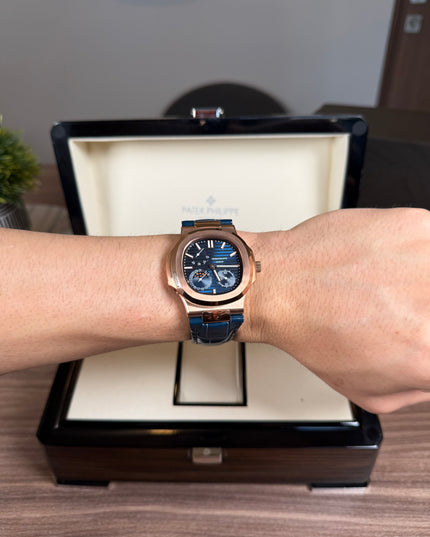PATEK PHILIPPE NAUTILUS MOON PHASE ROSE GOLD CORREA PIEL AZUL