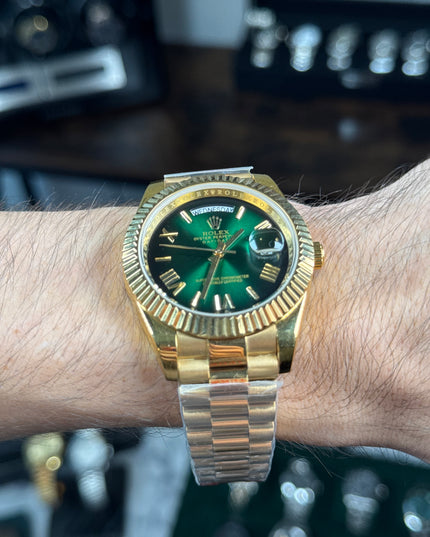 ROLEX DAY DATE DORADO - FONDO VERDE
