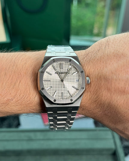 AUDEMARS PIGUET ROYAL OAK SUIZO - FONDO BLANCO
