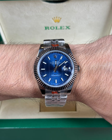 ROLEX DATEJUST PLATEADO - FONDO AZUL GEOMÉTRICO JUBILEE
