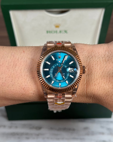 ROLEX SKY-DWELLER ROSE GOLD SUIZO - FONDO AZUL