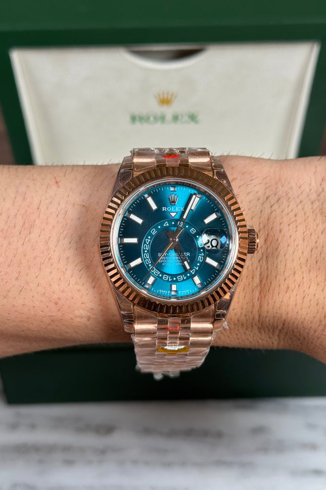ROLEX SKY-DWELLER ROSE GOLD SUIZO - FONDO AZUL