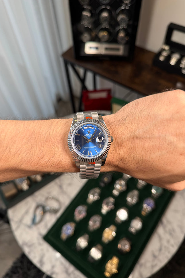 ROLEX DAY DATE PLATEADO - FONDO AZUL