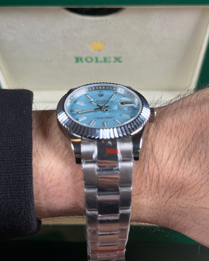 ROLEX DATEJUST PLATEADO - FONDO AZUL CLARO