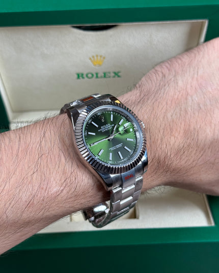 ROLEX DATEJUST PLATEADO - FONDO VERDE BISEL ESTRIADO