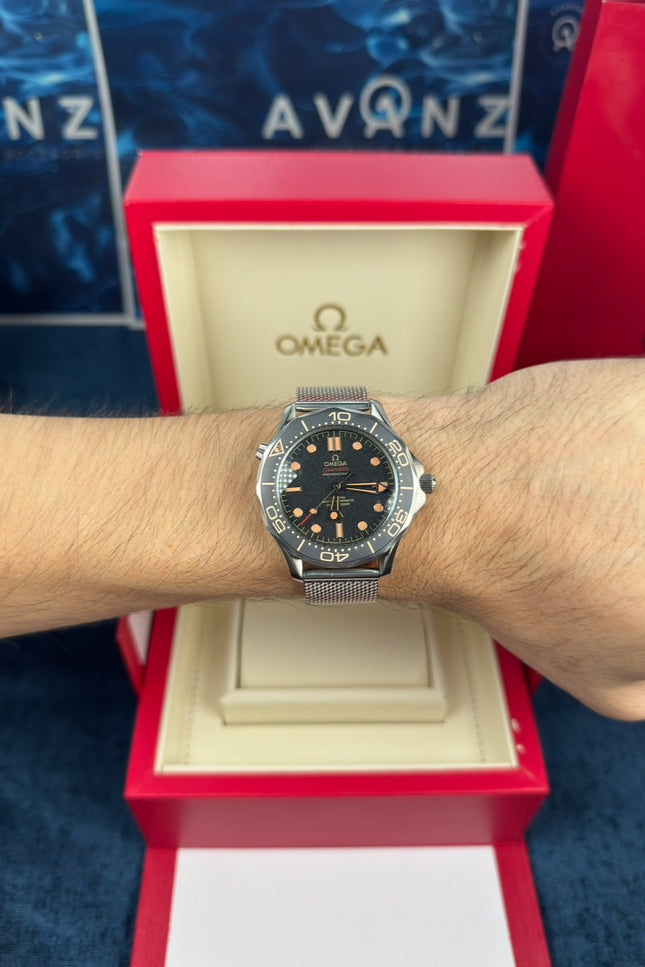 OMEGA SEAMASTER DIVER 300M - TITANIO EDICIÓN 007