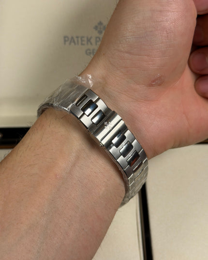 PATEK PHILIPPE NAUTILUS MOON PHASE PLATEADO FONDO PLATA
