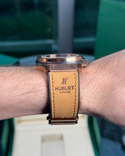 HUBLOT CRONO CLASSIC FUSION - NEGRO EXTENSIBLE GAMUZA CAMEL