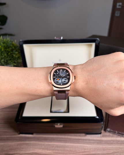 PATEK PHILIPPE NAUTILUS MOON PHASE ROSE GOLD CORREA CAUCHO CAFÉ