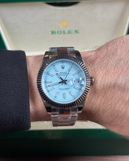 ROLEX DATEJUST PLATEADO - FONDO AZUL CLARO