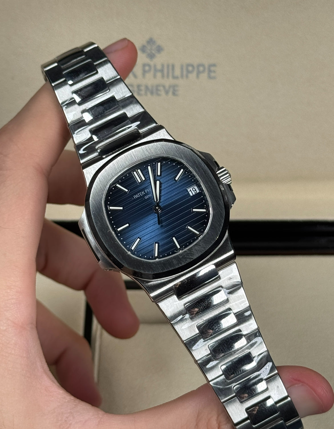 PATEK PHILIPPE NAUTILUS SUIZO AZUL Avanza Reloj patek-philippe-nautilus-suizo-azul-avanza-reloj