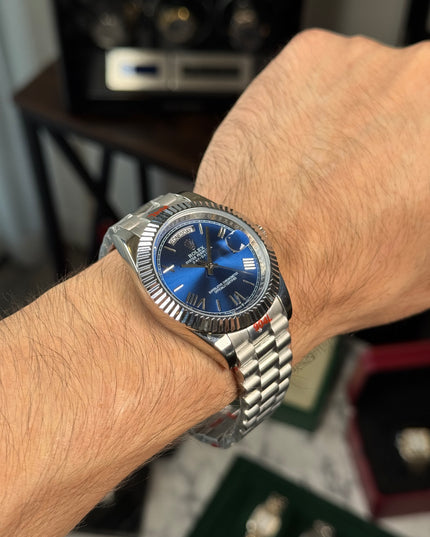 ROLEX DAY DATE PLATEADO - FONDO AZUL