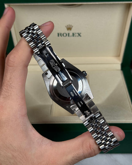 ROLEX DATEJUST PLATEADO - FONDO GRIS