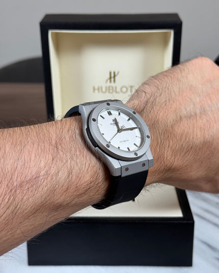 HUBLOT CLASSIC FUSION CERAMIC TITANIUM WHITE DIAL