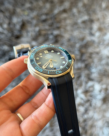 OMEGA SEAMASTER DIVER 300M SUMMER BLUE CAUCHO