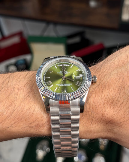 ROLEX DAY DATE PLATEADO - FONDO VERDE