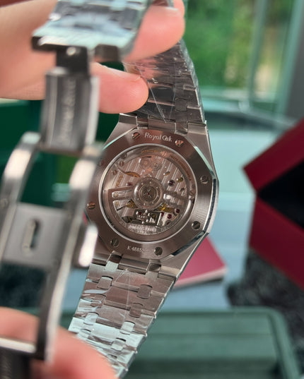 AUDEMARS PIGUET ROYAL OAK SUIZO - FONDO BLANCO