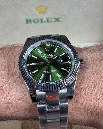 ROLEX DATEJUST PLATEADO - FONDO VERDE BISEL ESTRIADO