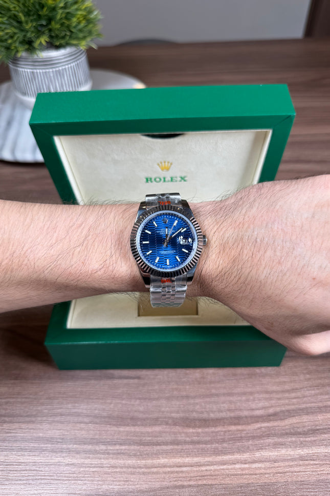 ROLEX DATEJUST PLATEADO - FONDO AZUL GEOMÉTRICO JUBILEE