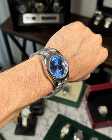 ROLEX DAY DATE PLATEADO - FONDO AZUL