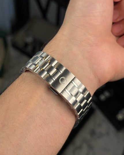 OMEGA SPEEDMASTER SILVER SNOOPY AWARD