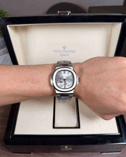 PATEK PHILIPPE NAUTILUS MOON PHASE PLATEADO FONDO PLATA