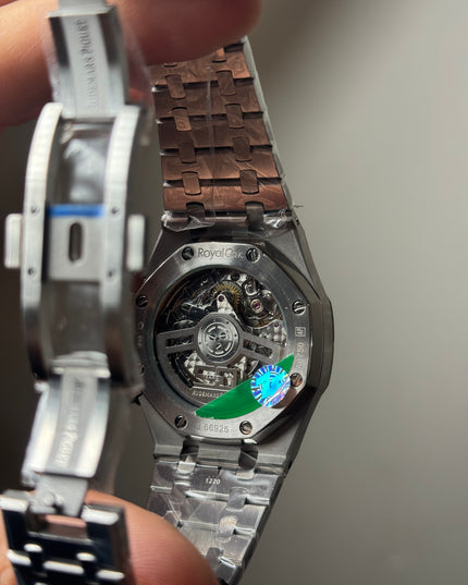 AUDEMARS PIGUET ROYAL OAK CRONÓGRAFO SUIZO - FONDO MORADO