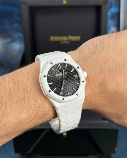 AUDEMARS PIGUET ROYAL OAK SUIZO - BLANCO FONDO NEGRO