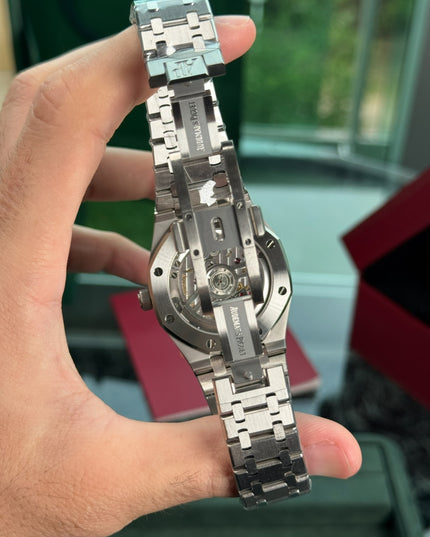 AUDEMARS PIGUET ROYAL OAK SUIZO - FONDO BLANCO