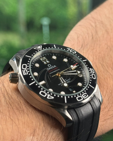OMEGA SPEEDMASTER 007