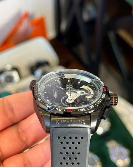 TAG HEUER CARRERA DIAL NEGRO BISEL TAQUÍMETRO