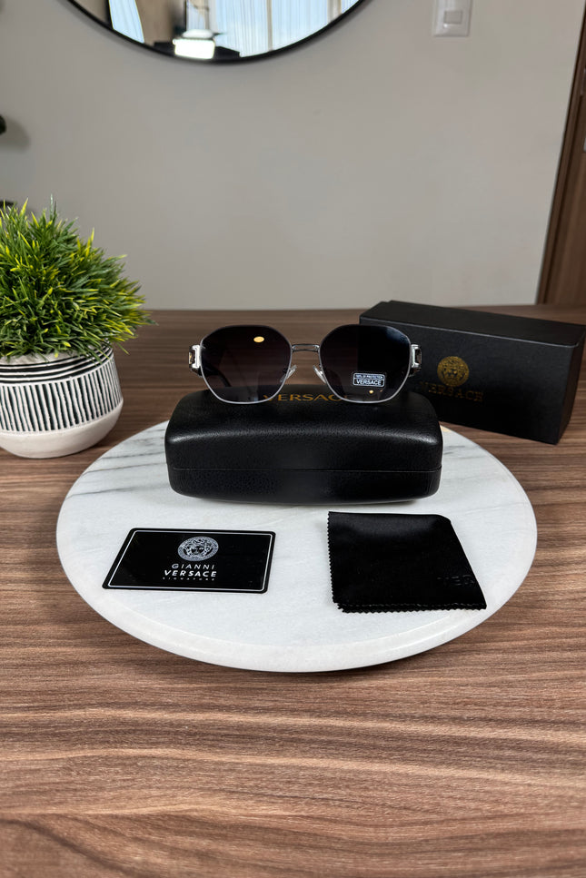 VERSACE