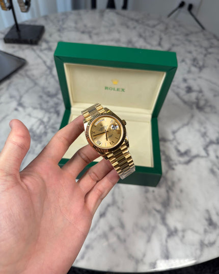 ROLEX DAY-DATE 40 SUIZO - DORADO