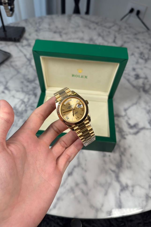 ROLEX DAY-DATE 40 SUIZO - DORADO