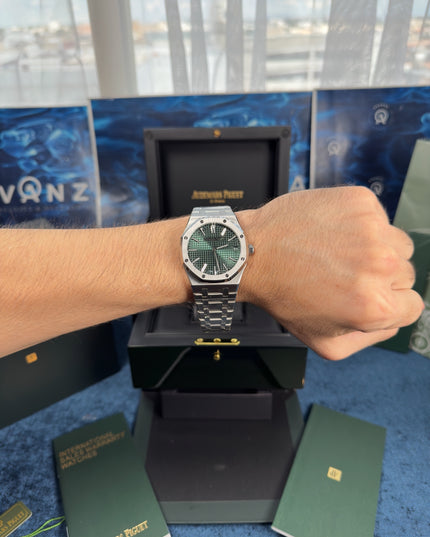AUDEMARS PIGUET ROYAL OAK SUIZO - FONDO VERDE