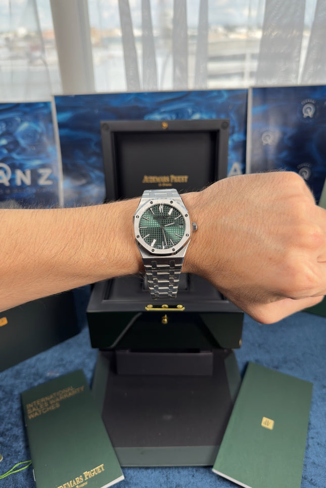 AUDEMARS PIGUET ROYAL OAK SUIZO - FONDO VERDE