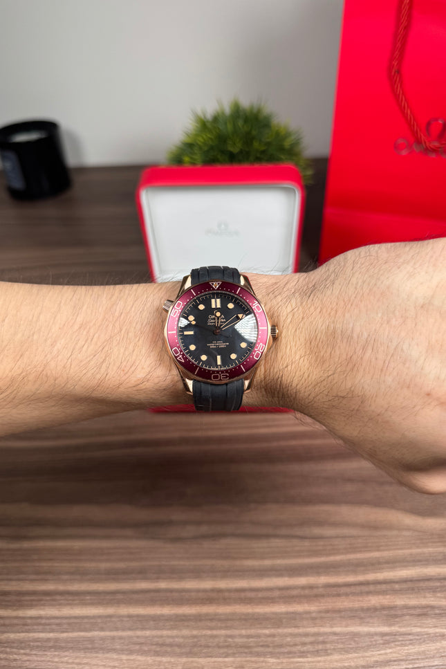 OMEGA SEAMASTER DIVER 300M - BRONZE GOLD EXTENSIBLE CAUCHO