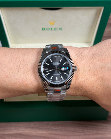 ROLEX DATEJUST PLATEADO - FONDO NEGRO OYSTER