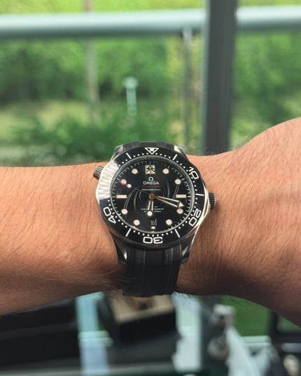 OMEGA SPEEDMASTER 007