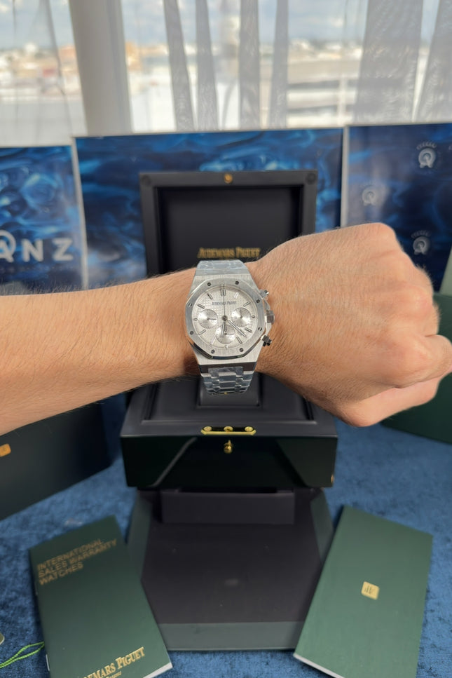 AUDEMARS PIGUET ROYAL OAK CRONÓGRAFO SUIZO - FONDO BLANCO