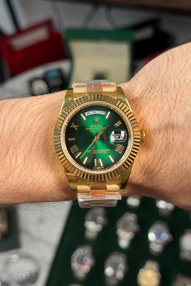 ROLEX DAY DATE DORADO - FONDO VERDE
