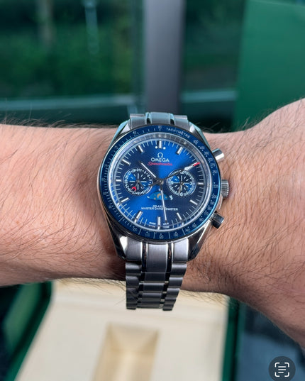 OMEGA SPEEDMASTER MOONPHASE - FONDO AZUL