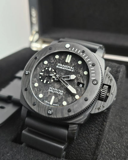 PANERAI SUBMERSIBLE MARINA MILITARE CARBOTECH™ - SUIZO - NEGRO