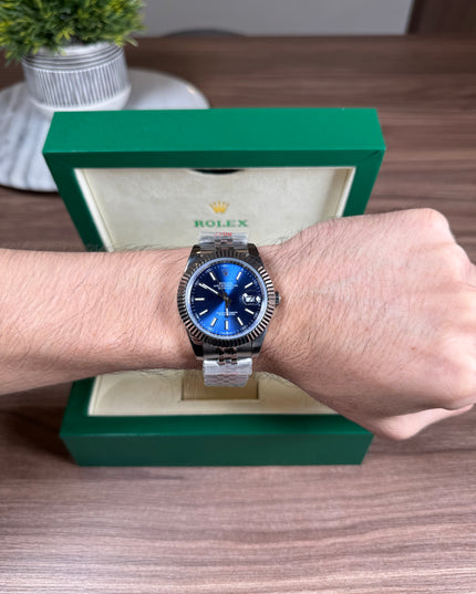 ROLEX DATEJUST PLATEADO - FONDO AZUL