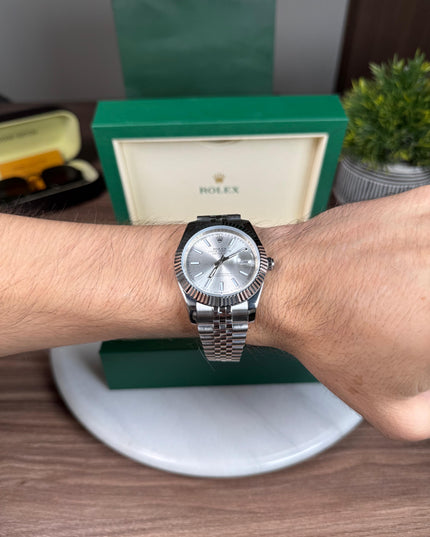ROLEX DATEJUST PLATEADO - FONDO GRIS