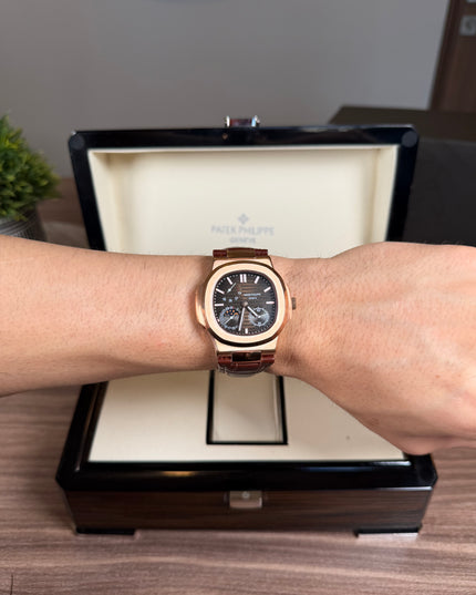 PATEK PHILIPPE NAUTILUS MOON PHASE ROSE GOLD CORREA PIEL CAFÉ