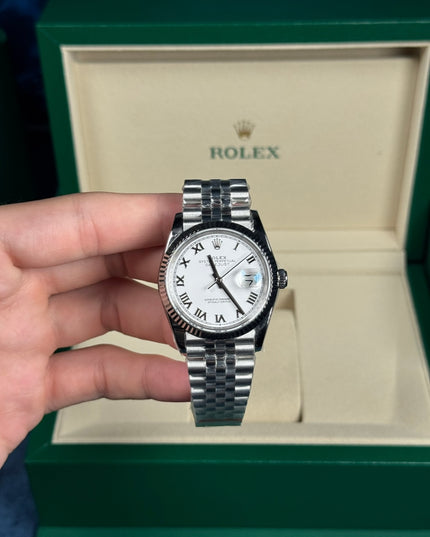 ROLEX DATEJUST DAMA 36MM SUIZO - PLATEADO FONDO BLANCO