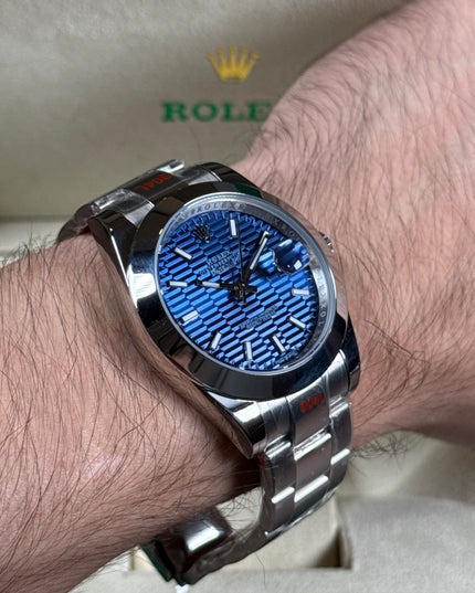 ROLEX DATEJUST PLATEADO - FONDO AZUL GEOMÉTRICO OYSTER