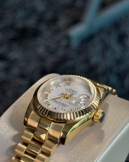 ROLEX DATEJUST 31 DAMA - DORADO FONDO BLANCO