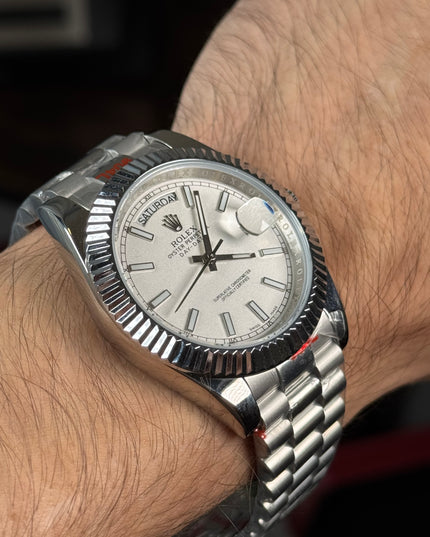 ROLEX DAY DATE PLATEADO - FONDO BLANCO